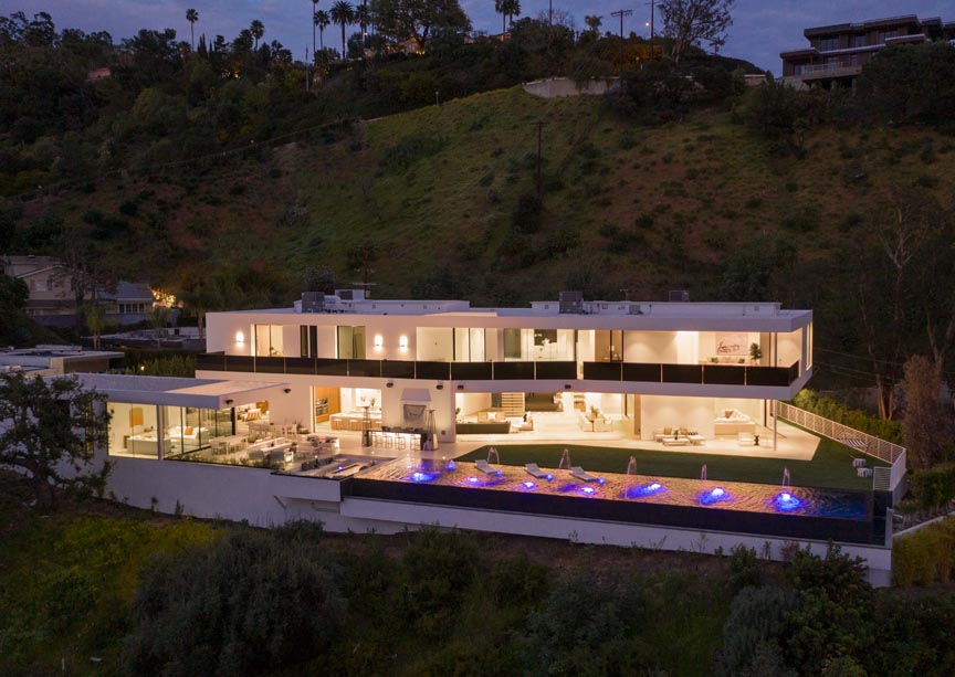 New-Build in Beverly Hills With Outdoor Space and Impressive Views to ...